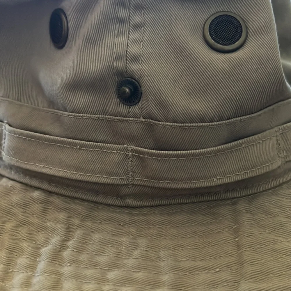 Bonnie Hat Men’s fabric khaki color side snaps and adjustable strap size small